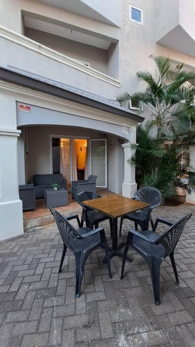 Sunshine Luxurious Villa:4 Mins Walk From Beach Flic-en-Flacq 외부 사진